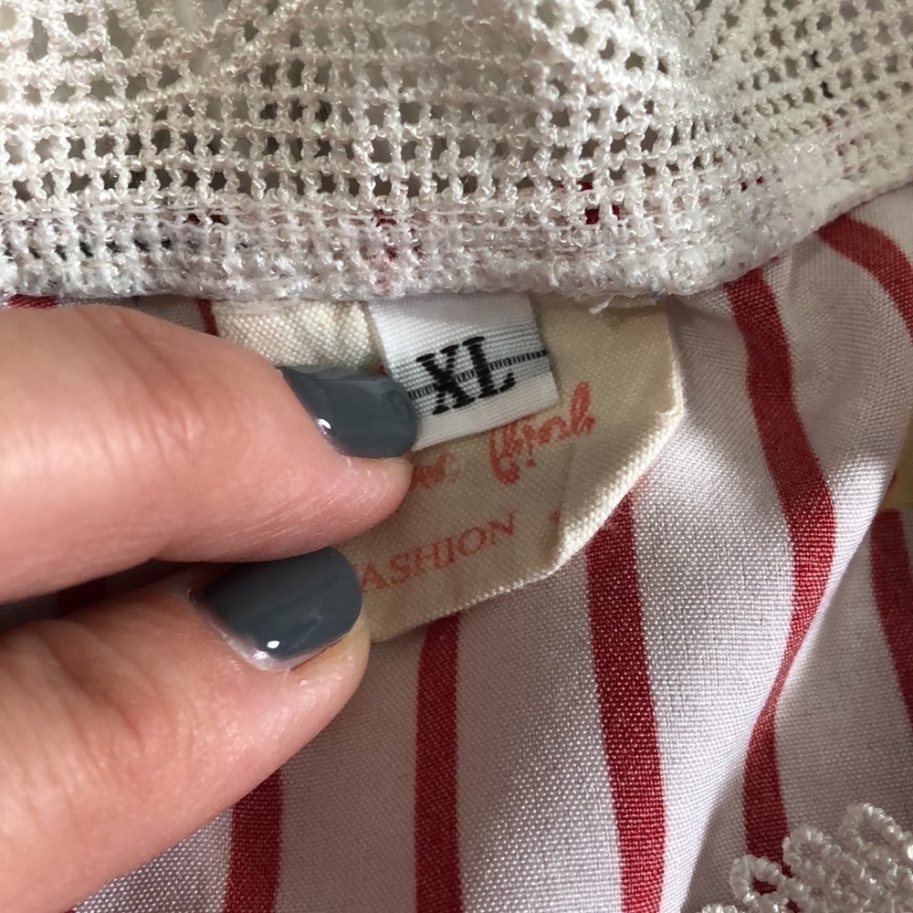 Minnie Mouse button up blouse - Picture 7 of 11